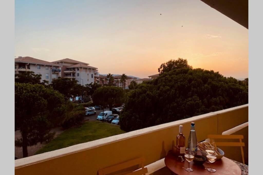 Superbe Appartement A 100M De La Mer, Et A Cote De La Base Nature Frejus Ngoại thất bức ảnh